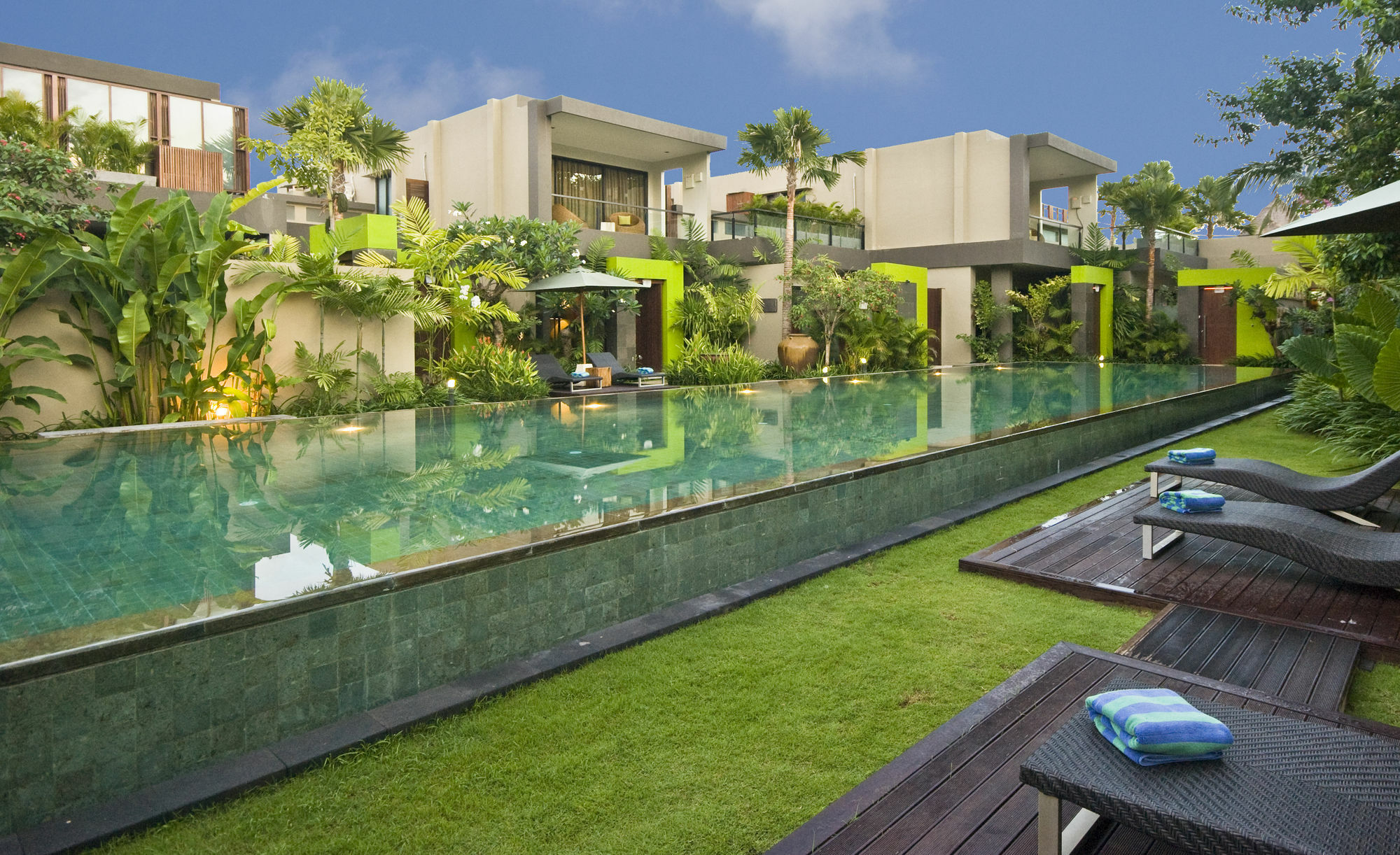 Cicada Luxury Townhouses Hotell Seminyak Exteriör bild