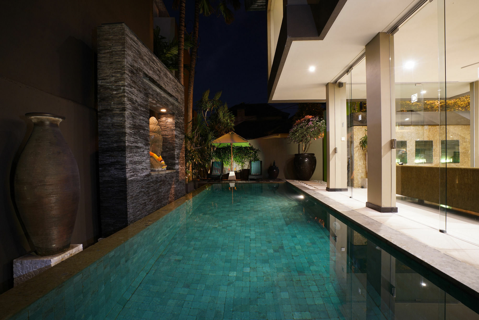 Cicada Luxury Townhouses Hotell Seminyak Exteriör bild